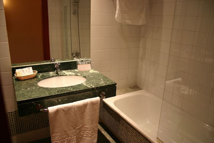Room 15 of 41