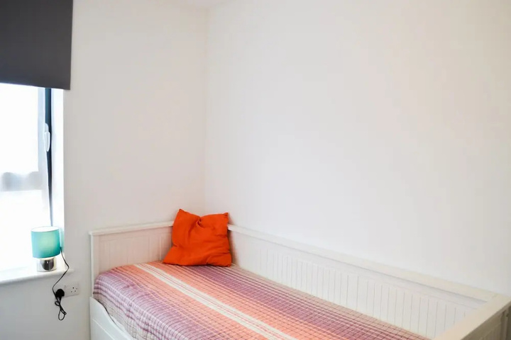 Room 9 of 12