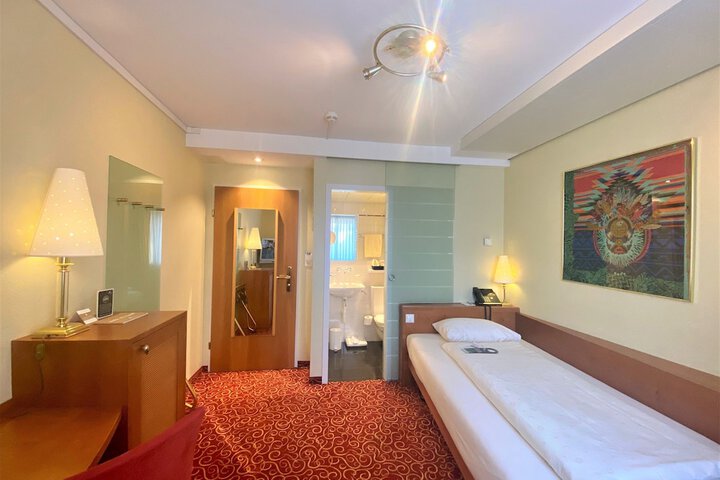 Room 47 of 132