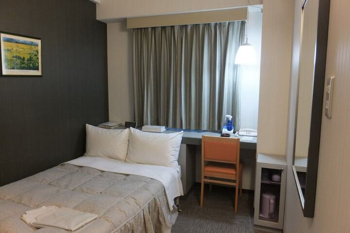 Room 17 of 35