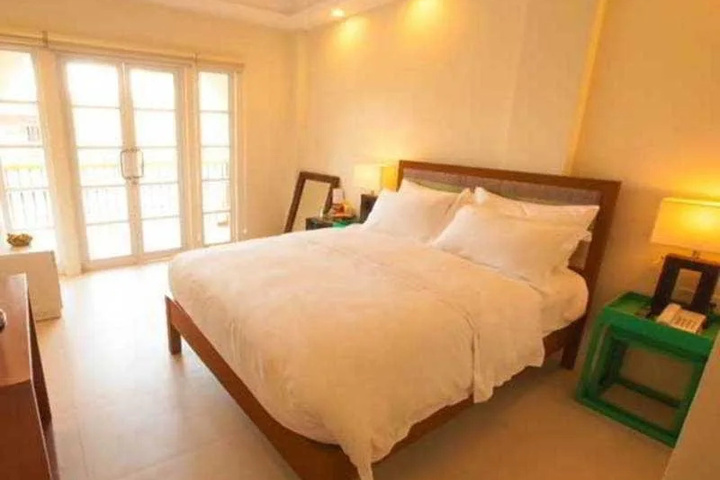 Room 2 of 6