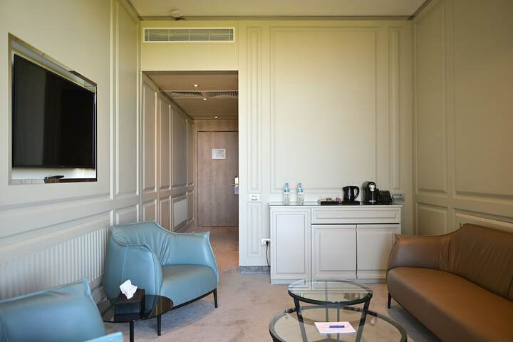 Room 35 of 76