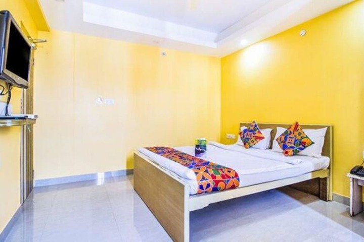 Room 12 of 18