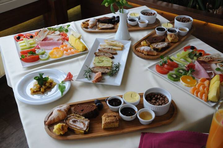 Breakfast/Coffee Service 71 of 118