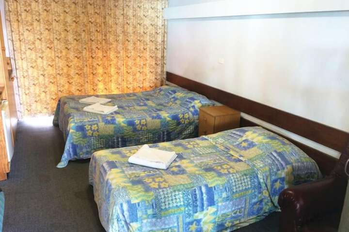 Room 4 of 32