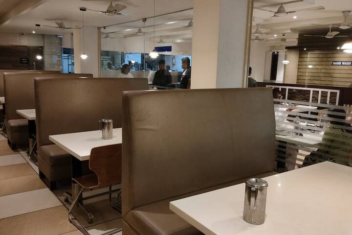 Dining 21 of 25