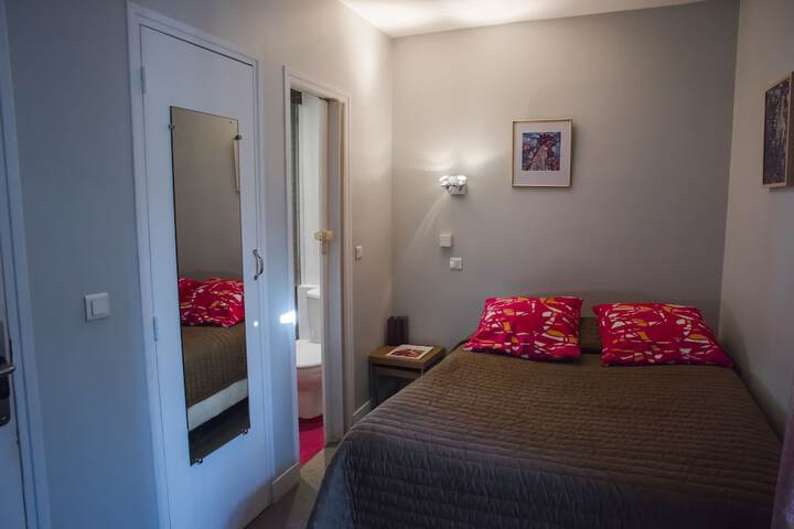 Room 32 of 54