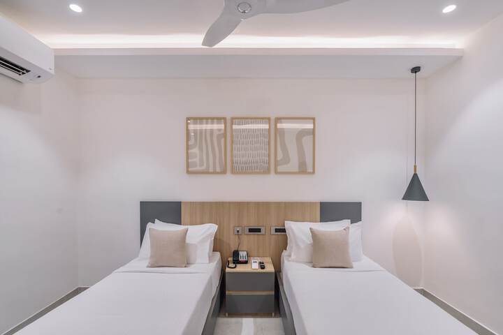 Room 12 of 40