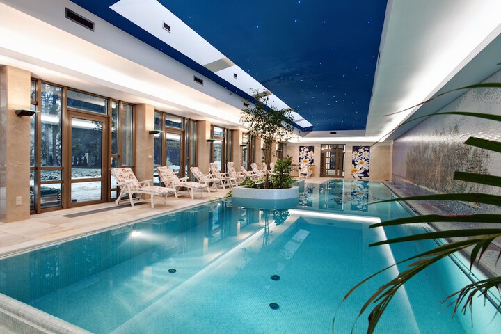 Pool 24 of 35