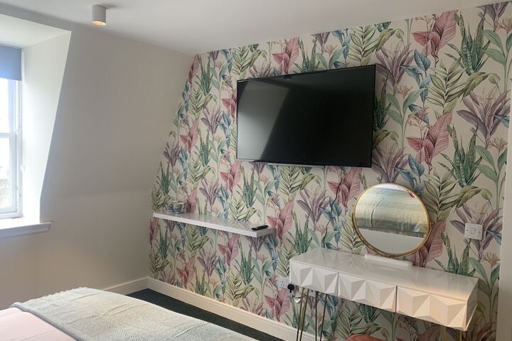 Room 6 of 19