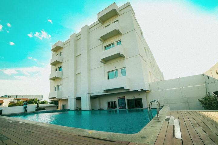 Pools & Facilities