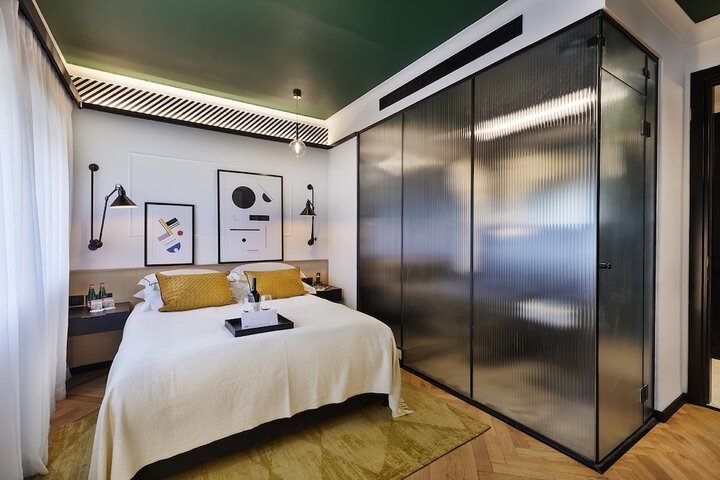 Room 4 of 39