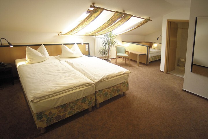 Room 4 of 30