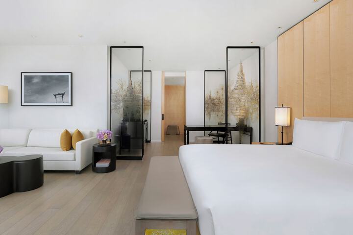 Room 17 of 140