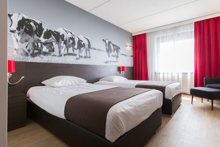 Room 6 of 25