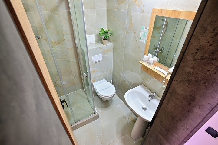 Room 2 of 8