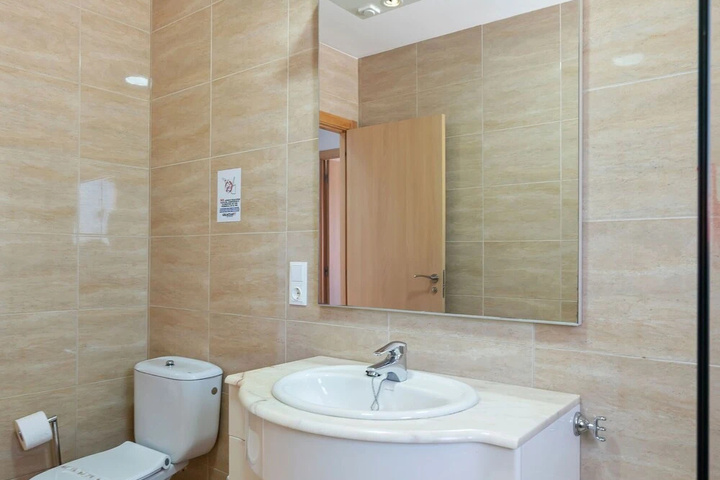 Room 9 of 23