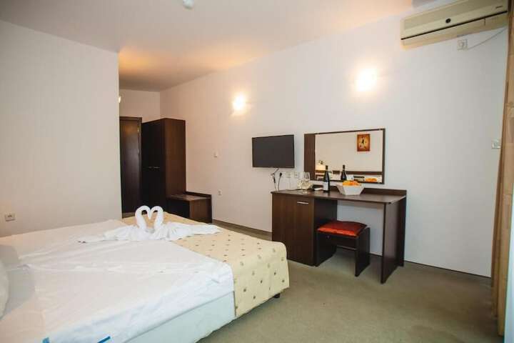 Room 6 of 27