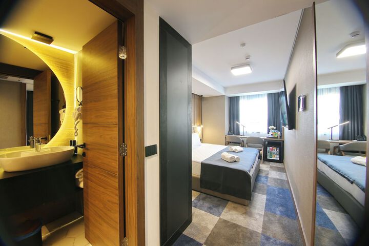 Room 26 of 100