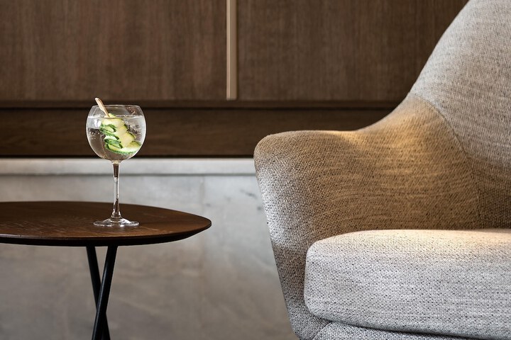 Lounge 297 of 357
