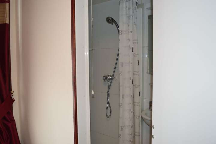 Room 16 of 27