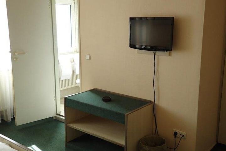 Room 21 of 103