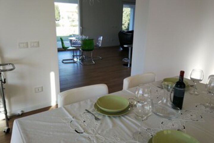 Room 16 of 33