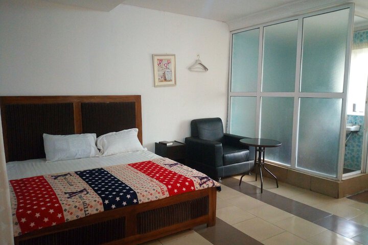 Room 10 of 11