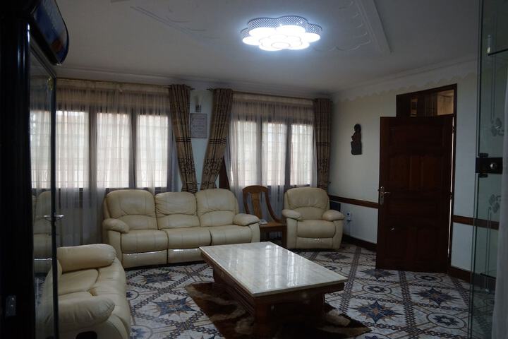 Lounge 69 of 86