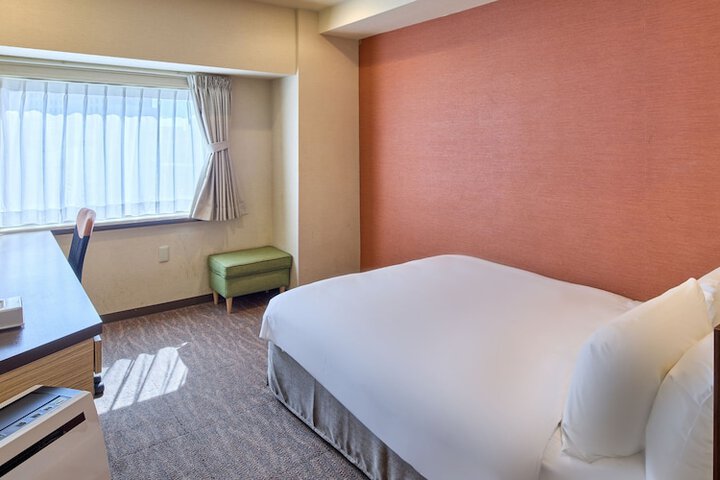 Room 12 of 145