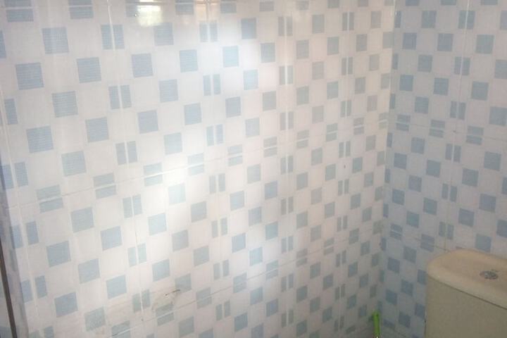 Room 10 of 16