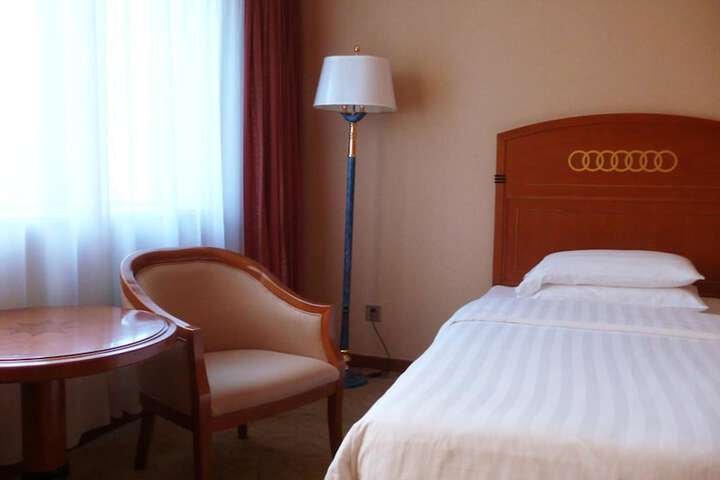 Room 14 of 40