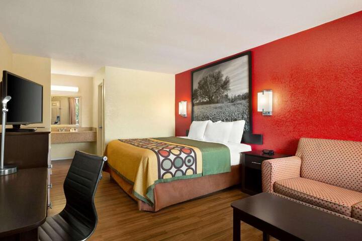 1 King Bed (10 of 10)