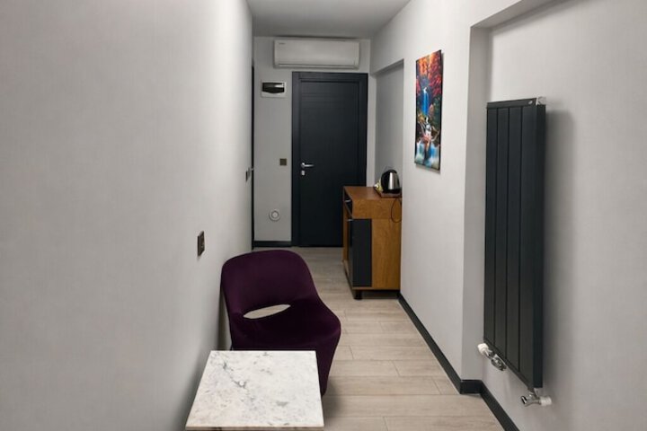 Room 13 of 30