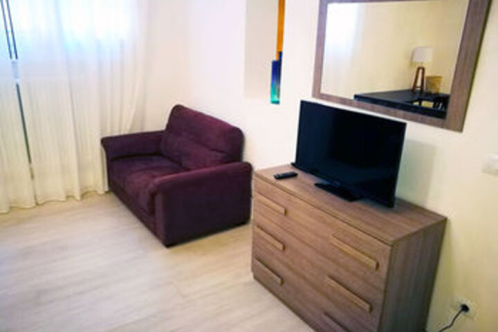 Room 35 of 98