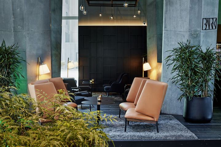 Entrance & Lobby