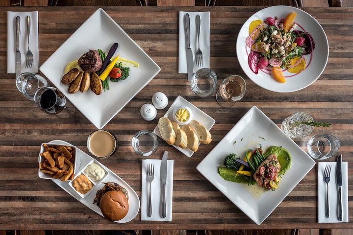 Dining 22 of 38
