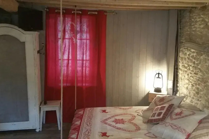 Room 4 of 13
