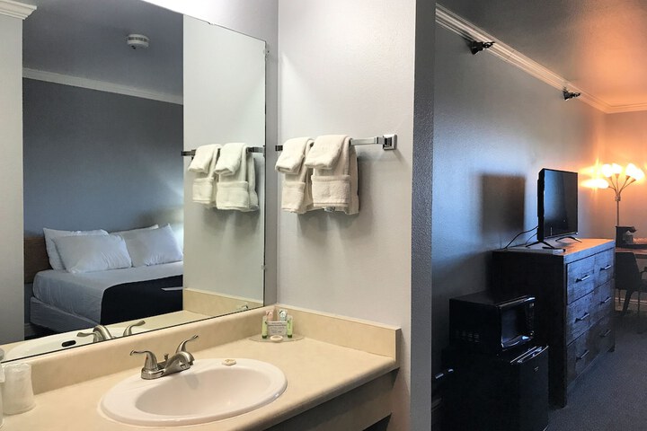 Room 9 of 15