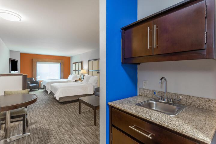 1 King Suite (4 of 5)