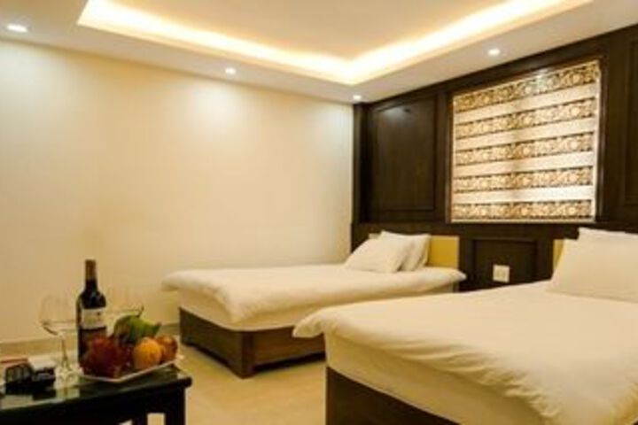 Room 8 of 18