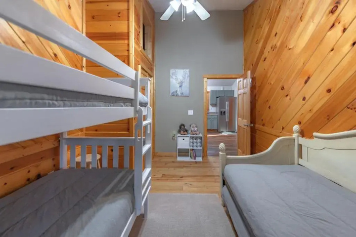 Room 4 of 23