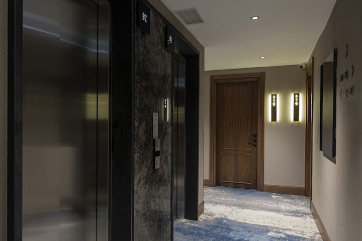 Ballroom/Hall 32 of 39