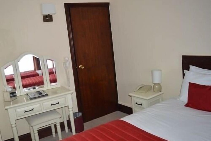 Room 15 of 140