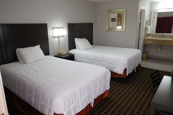 Room 4 of 12