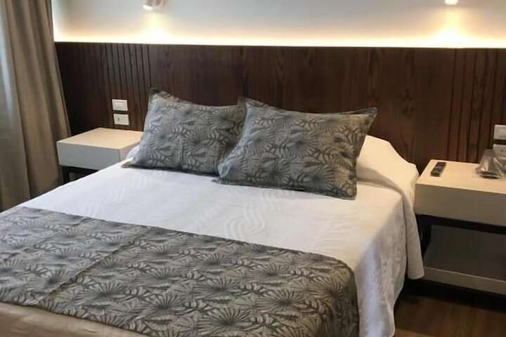 Room 4 of 27