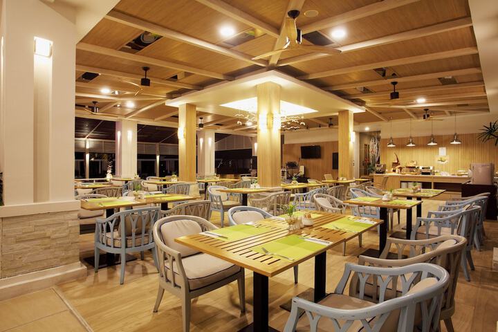 Dining 144 of 166