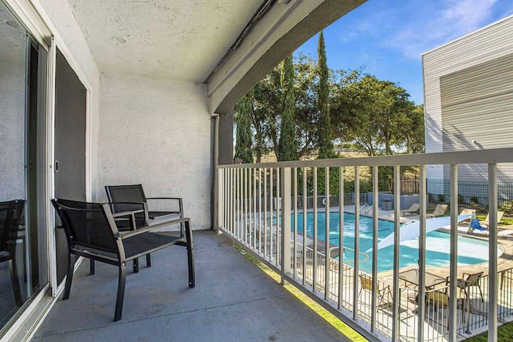 1 King Bed Microwave and Refrigerator Flat Screen Television High Speed Internet Accessible (17 of 20)