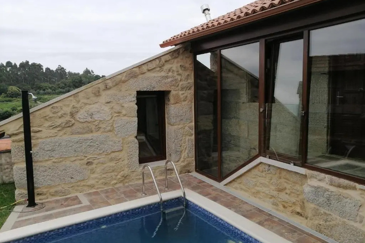 Pool 14 of 18