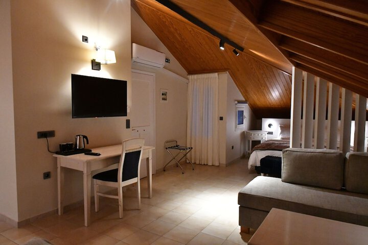 Room 6 of 50
